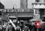 Immagine di Berlin scene di strada Berlino Germania, 1932, secondo 34 filmato di repertorio 65675030780