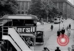 Immagine di Berlin scene di strada Berlino Germania, 1932, secondo 53 filmato di repertorio 65675030780