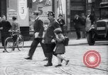 Immagine di Berlin scene di strada Berlino Germania, 1932, secondo 61 filmato di repertorio 65675030780