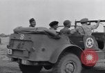 Standbild General Bernard Montgomery Paestum Italien, 1944, aus Sekunde 22 historischem Filmmaterial Videoclip 65675030842