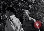 Standbild General Bernard Montgomery Paestum Italien, 1944, aus Sekunde 61 historischem Filmmaterial Videoclip 65675030842