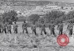 Image général Andrus décore les membres du 105e Bataillon AA CA Sicile Italie, 1944, de la seconde 3 séquences d'archives historiques vidéo 65675030846