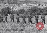 Image général Andrus décore les membres du 105e Bataillon AA CA Sicile Italie, 1944, de la seconde 4 séquences d'archives historiques vidéo 65675030846