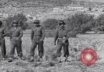 Image général Andrus décore les membres du 105e Bataillon AA CA Sicile Italie, 1944, de la seconde 9 séquences d'archives historiques vidéo 65675030846