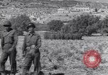 Image général Andrus décore les membres du 105e Bataillon AA CA Sicile Italie, 1944, de la seconde 11 séquences d'archives historiques vidéo 65675030846