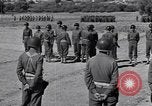 Image général Andrus décore les membres du 105e Bataillon AA CA Sicile Italie, 1944, de la seconde 34 séquences d'archives historiques vidéo 65675030846