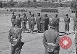 Image général Andrus décore les membres du 105e Bataillon AA CA Sicile Italie, 1944, de la seconde 35 séquences d'archives historiques vidéo 65675030846