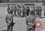 Image général Andrus décore les membres du 105e Bataillon AA CA Sicile Italie, 1944, de la seconde 37 séquences d'archives historiques vidéo 65675030846