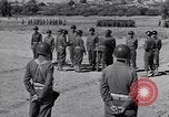 Image général Andrus décore les membres du 105e Bataillon AA CA Sicile Italie, 1944, de la seconde 40 séquences d'archives historiques vidéo 65675030846