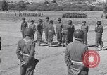 Image général Andrus décore les membres du 105e Bataillon AA CA Sicile Italie, 1944, de la seconde 42 séquences d'archives historiques vidéo 65675030846