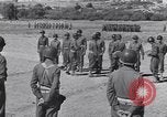 Image général Andrus décore les membres du 105e Bataillon AA CA Sicile Italie, 1944, de la seconde 45 séquences d'archives historiques vidéo 65675030846