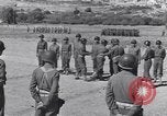 Image général Andrus décore les membres du 105e Bataillon AA CA Sicile Italie, 1944, de la seconde 46 séquences d'archives historiques vidéo 65675030846