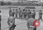 Image général Andrus décore les membres du 105e Bataillon AA CA Sicile Italie, 1944, de la seconde 47 séquences d'archives historiques vidéo 65675030846