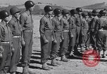 Image général Andrus décore les membres du 105e Bataillon AA CA Sicile Italie, 1944, de la seconde 52 séquences d'archives historiques vidéo 65675030846