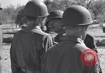 Image général Andrus décore les membres du 105e Bataillon AA CA Sicile Italie, 1944, de la seconde 61 séquences d'archives historiques vidéo 65675030846
