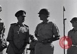 Image Général Mark W Clark en Afrique du Nord, 1944, de la seconde 26 séquences d'archives historiques vidéo 65675030847