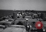 Standbild Landing Ship Tank Salerno Italien, 1943, aus Sekunde 15 historischem Filmmaterial Videoclip 65675030849
