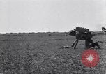 Standbild British Infantry Süditalien, 1943, aus Sekunde 32 historischem Filmmaterial Videoclip 65675030852