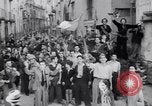 Standbild britische Soldaten Pompeji Italien, 1943, aus Sekunde 6 historischem Filmmaterial Videoclip 65675030861
