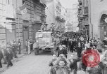 Standbild britische Soldaten Pompeji Italien, 1943, aus Sekunde 10 historischem Filmmaterial Videoclip 65675030861