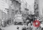 Standbild britische Soldaten Pompeji Italien, 1943, aus Sekunde 11 historischem Filmmaterial Videoclip 65675030861