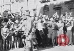 Standbild britische Soldaten Pompeji Italien, 1943, aus Sekunde 33 historischem Filmmaterial Videoclip 65675030861
