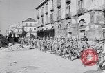 Standbild britische Soldaten Pompeji Italien, 1943, aus Sekunde 37 historischem Filmmaterial Videoclip 65675030861
