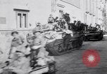 Standbild britische Soldaten Pompeji Italien, 1943, aus Sekunde 40 historischem Filmmaterial Videoclip 65675030861