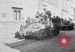 Standbild britische Soldaten Pompeji Italien, 1943, aus Sekunde 41 historischem Filmmaterial Videoclip 65675030861