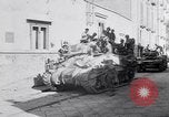 Standbild britische Soldaten Pompeji Italien, 1943, aus Sekunde 42 historischem Filmmaterial Videoclip 65675030861