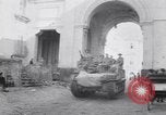Standbild britische Soldaten Pompeji Italien, 1943, aus Sekunde 47 historischem Filmmaterial Videoclip 65675030861