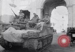 Standbild britische Soldaten Pompeji Italien, 1943, aus Sekunde 50 historischem Filmmaterial Videoclip 65675030861