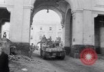 Standbild britische Soldaten Pompeji Italien, 1943, aus Sekunde 52 historischem Filmmaterial Videoclip 65675030861
