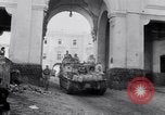 Standbild britische Soldaten Pompeji Italien, 1943, aus Sekunde 53 historischem Filmmaterial Videoclip 65675030861