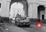 Standbild britische Soldaten Pompeji Italien, 1943, aus Sekunde 54 historischem Filmmaterial Videoclip 65675030861
