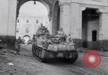 Standbild britische Soldaten Pompeji Italien, 1943, aus Sekunde 55 historischem Filmmaterial Videoclip 65675030861