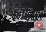 Standbild General Mark Clark W Italien, 1943, aus Sekunde 45 historischem Filmmaterial Videoclip 65675030874