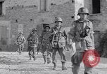Standbild britische und US-Armee treffen in Italien Agropoli Italien, 1943, aus Sekunde 39 historischem Filmmaterial Videoclip 65675030879