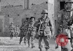 Standbild britische und US-Armee treffen in Italien Agropoli Italien, 1943, aus Sekunde 40 historischem Filmmaterial Videoclip 65675030879