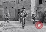 Standbild britische und US-Armee treffen in Italien Agropoli Italien, 1943, aus Sekunde 45 historischem Filmmaterial Videoclip 65675030879