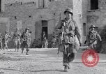 Standbild britische und US-Armee treffen in Italien Agropoli Italien, 1943, aus Sekunde 46 historischem Filmmaterial Videoclip 65675030879