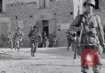 Standbild britische und US-Armee treffen in Italien Agropoli Italien, 1943, aus Sekunde 47 historischem Filmmaterial Videoclip 65675030879