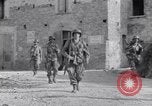 Standbild britische und US-Armee treffen in Italien Agropoli Italien, 1943, aus Sekunde 49 historischem Filmmaterial Videoclip 65675030879