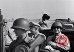 Immagine di Eisenhower e superiore generali Paestum Italia, 1943, secondo 14 filmato di repertorio 65675030880