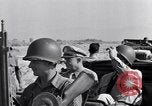 Immagine di Eisenhower e superiore generali Paestum Italia, 1943, secondo 15 filmato di repertorio 65675030880