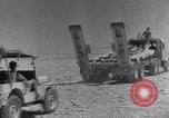 Immagine di Serbatoio britannico retriever Il Nord Africa, 1943, secondo 27 filmato di repertorio 65675030882