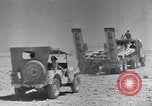Immagine di Serbatoio britannico retriever Il Nord Africa, 1943, secondo 28 filmato di repertorio 65675030882