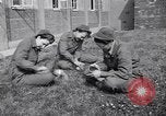 Standbild Women's Army Corps WAC Stafford England, 1943, aus Sekunde 56 historischem Filmmaterial Videoclip 65675030884