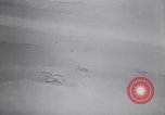 Immagine di Aviosuperficie di giapponese e piani a Lae distrutta dai bombardieri alleati Nuova Guinea, 1943, secondo 14 filmato di repertorio 65675030887