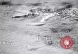Immagine di Aviosuperficie di giapponese e piani a Lae distrutta dai bombardieri alleati Nuova Guinea, 1943, secondo 16 filmato di repertorio 65675030887